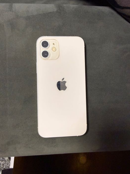 iPhone 12 – 64 GB, отлично състояние Продавам iPhone 12 с памет 64 GB