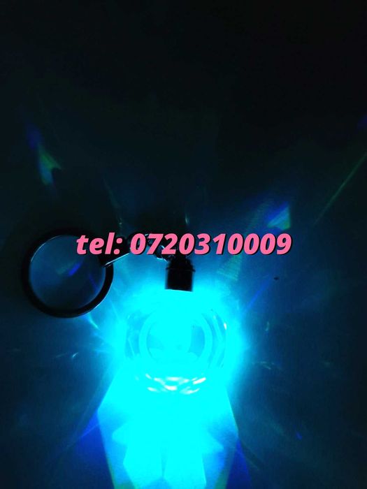 Breloc Sticla Cristal Cu Led 6 Culori Skoda Logo Cadou