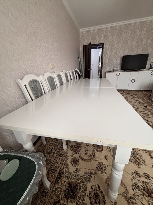 Продам обеденный стол