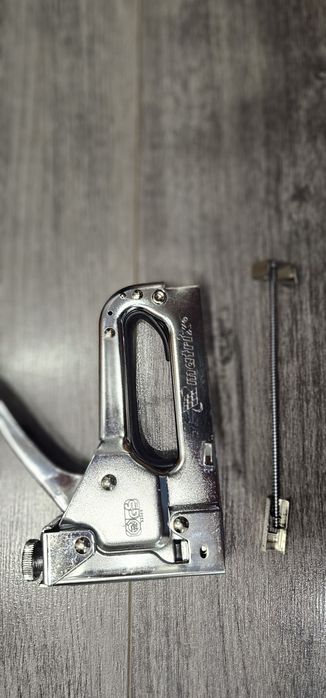 Степлер мебельный