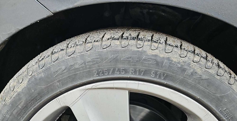 Vând 4 anvelope vara 225/45/17 Pirelli Cinturato in stare buna!