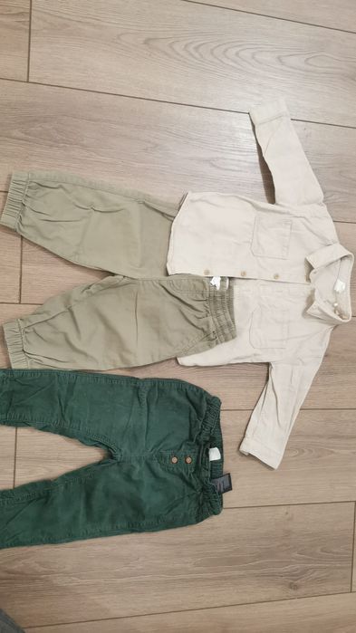 Set 2 camasi bej+ albastru si 3 perechi pantaloni marimea 80