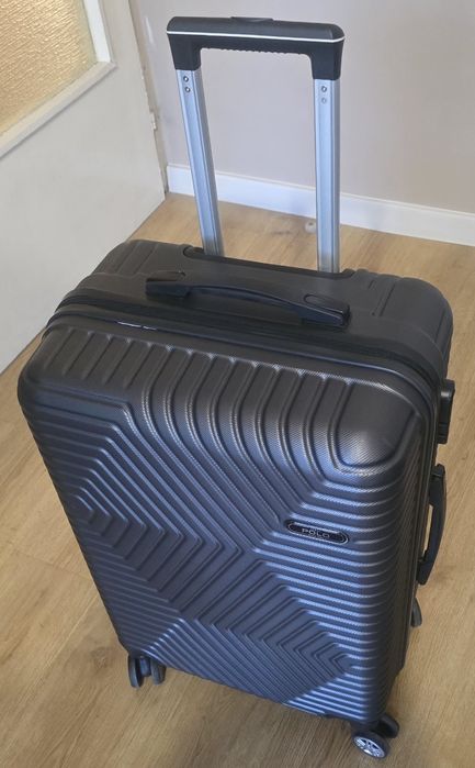 Продавам Пътнически Куфари.