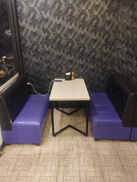 Kafe va fast foodlar uchun mebellar sotiladi