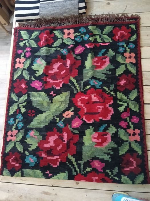 Covor tradițional din lana cusut manual la război