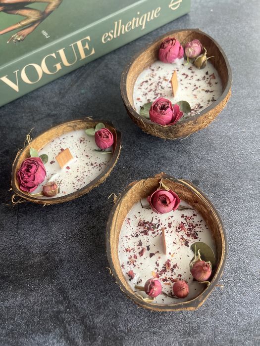 Натуральная Свеча в кокосе