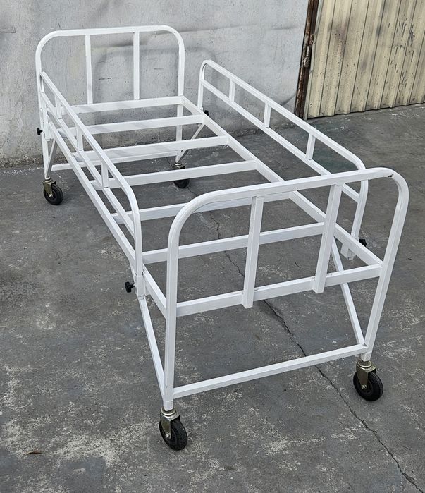 Кровать медицинская на колесах с регулируемыми бортами  от производите