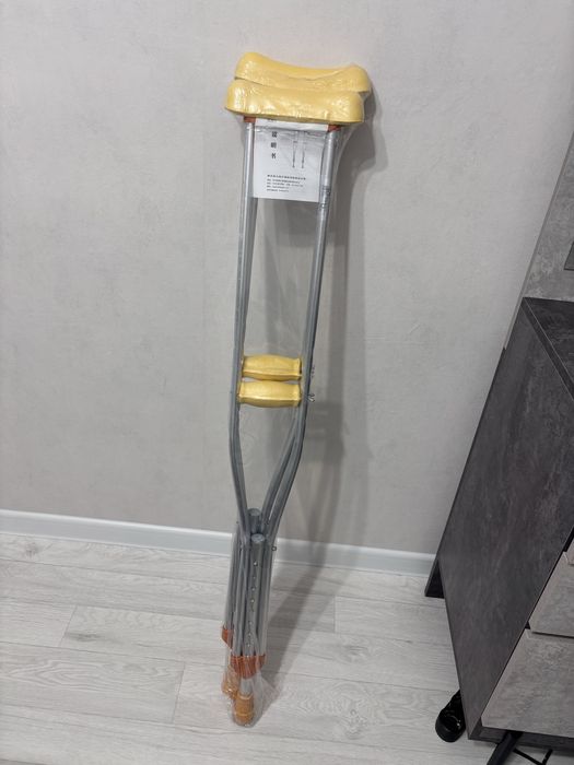 Продам костыли новые