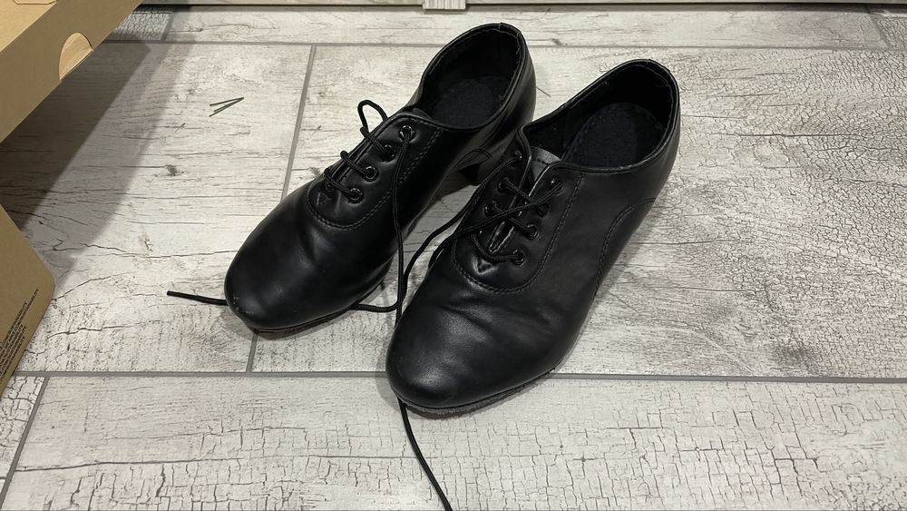 Обувки за латино танци