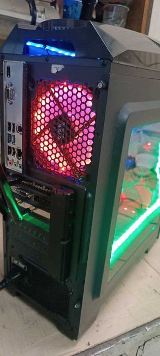 Геймърски компютър windows 11 pro