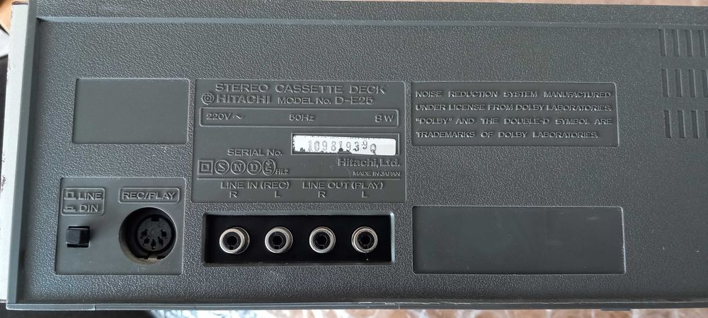 Продавам Дек Hitachi D-E25