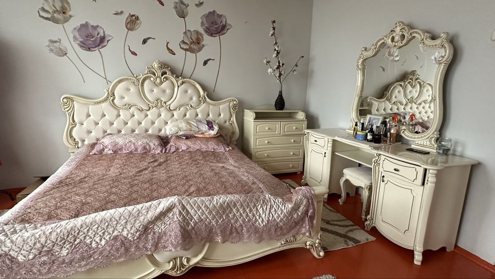 Спальный гарнитур за 270000 тг