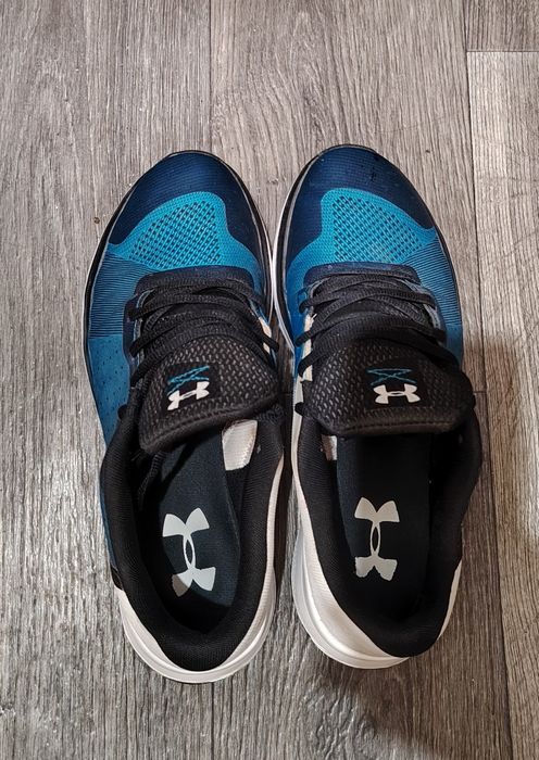 Спортни обувки UNDER ARMOUR