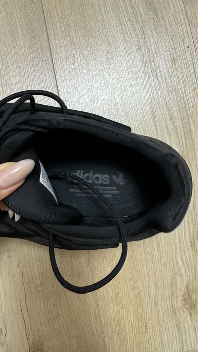 Кроссовки Adidas ozelia 44р
