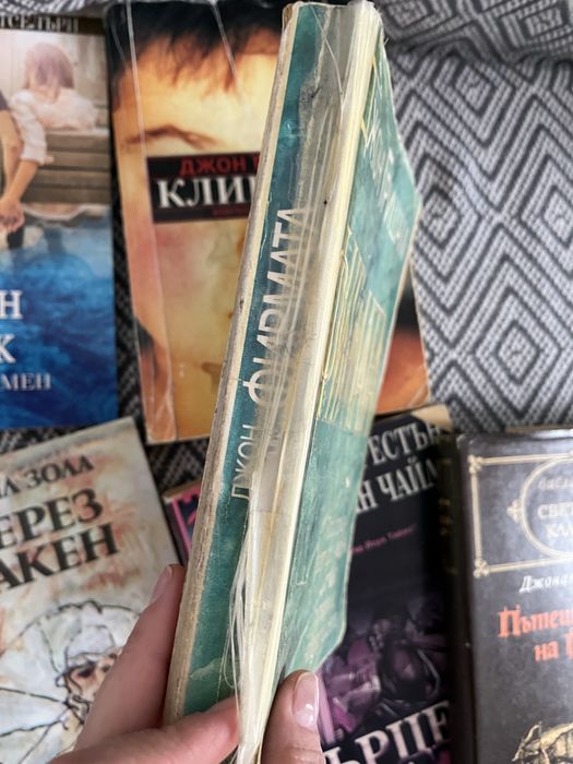 Книги различни жанрове