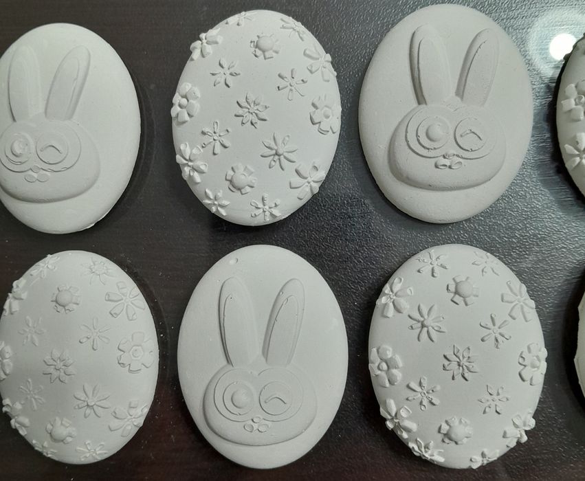 Великденски фигурки. Цена от 0.30 ст до 2.50 за брой.