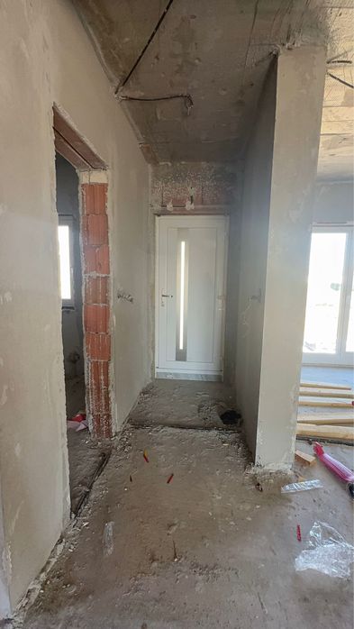 Vand casa la rosu cu utilitatii , vladimirescu cartierul florilor