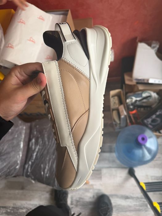 Adiadasi Fendi si Loubotin