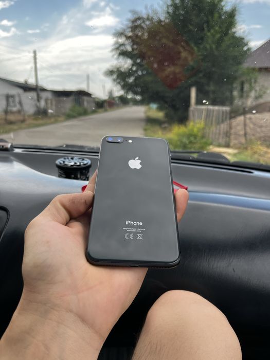 iPhone 8 Plus (64GB) Black