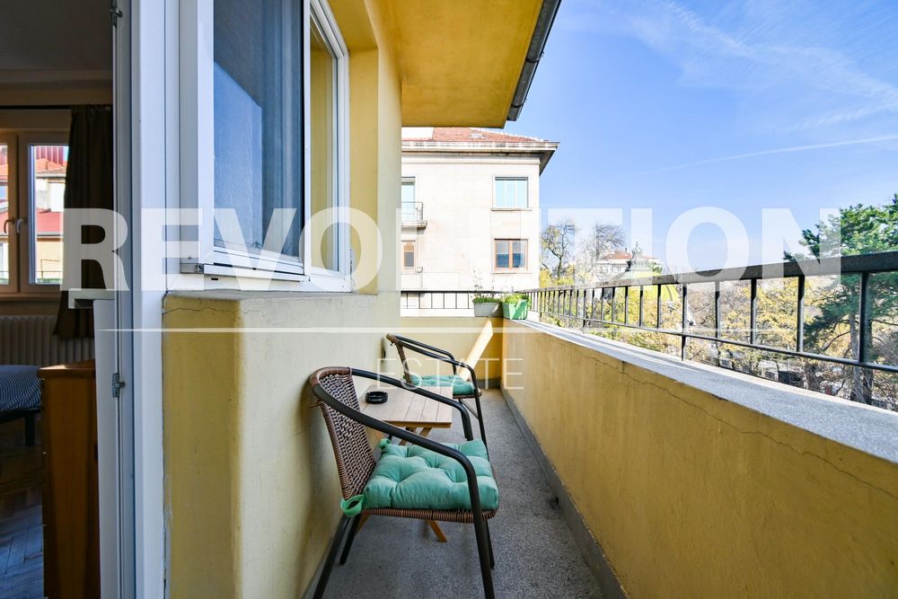 Дава се под наем Тристаен апартамент в София, Център - 135 кв.м за 1100 € - Снимка #22