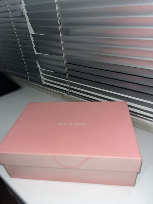 Женские белые туфли со стразами