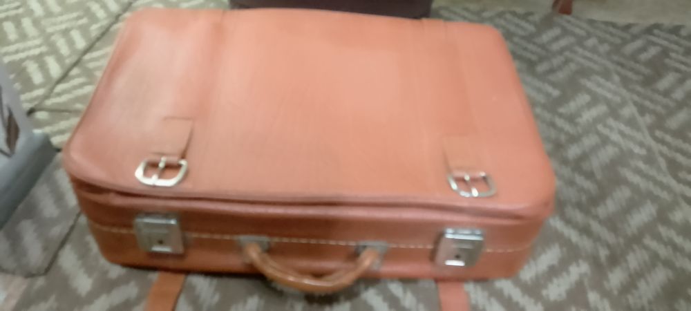 Чемодан кожаный б/у