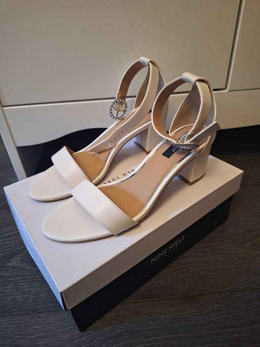 Încălțăminte sandale