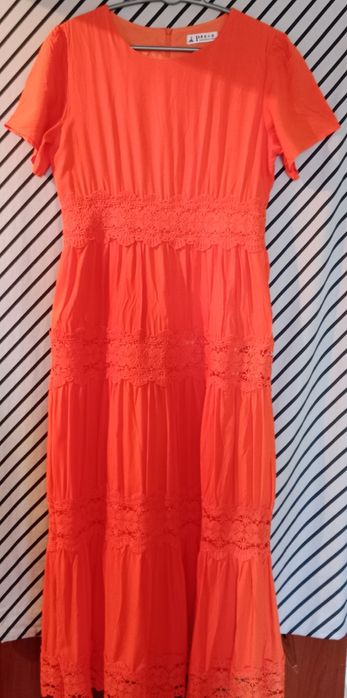 Продам платья , в идеальном состоянии .