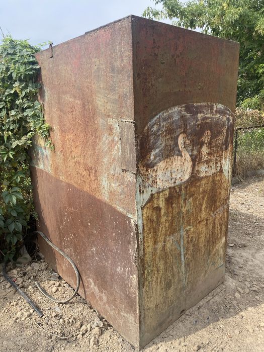 Железная емкость