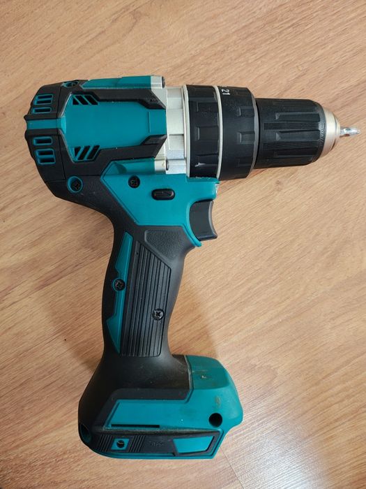 Bormasina percutie, insurubat, Makita