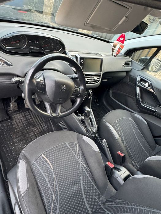 Peugeot 208 / 2012