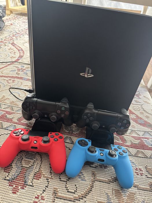 Playstation 4 pro 4 джоустика + подарки