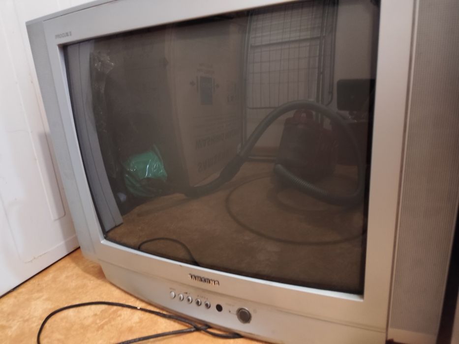 Печь и старый телевизор