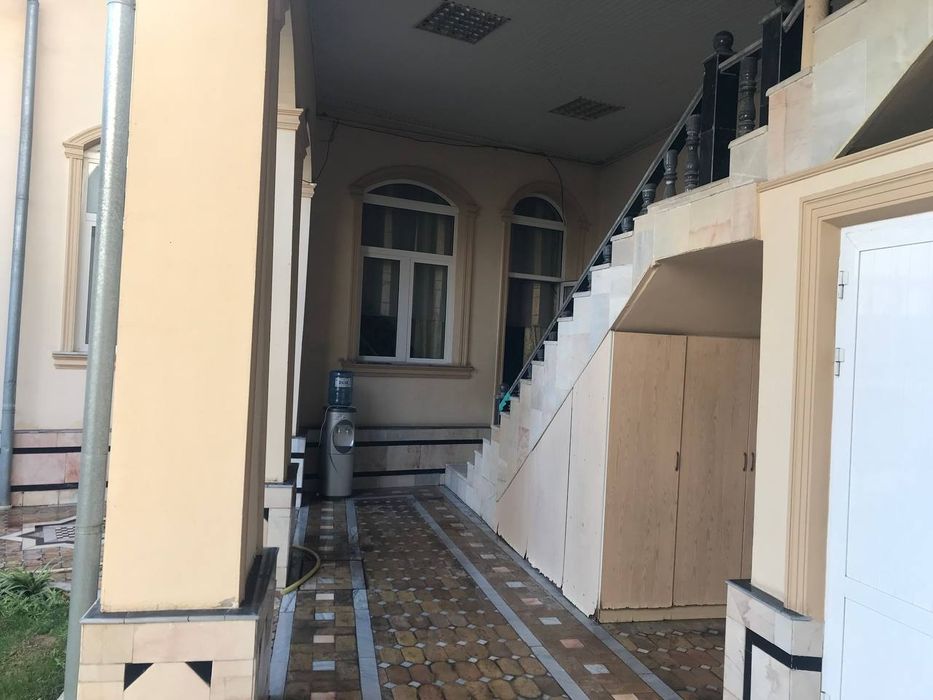 Продаю Янгиабат 4,5 сот 6 ком