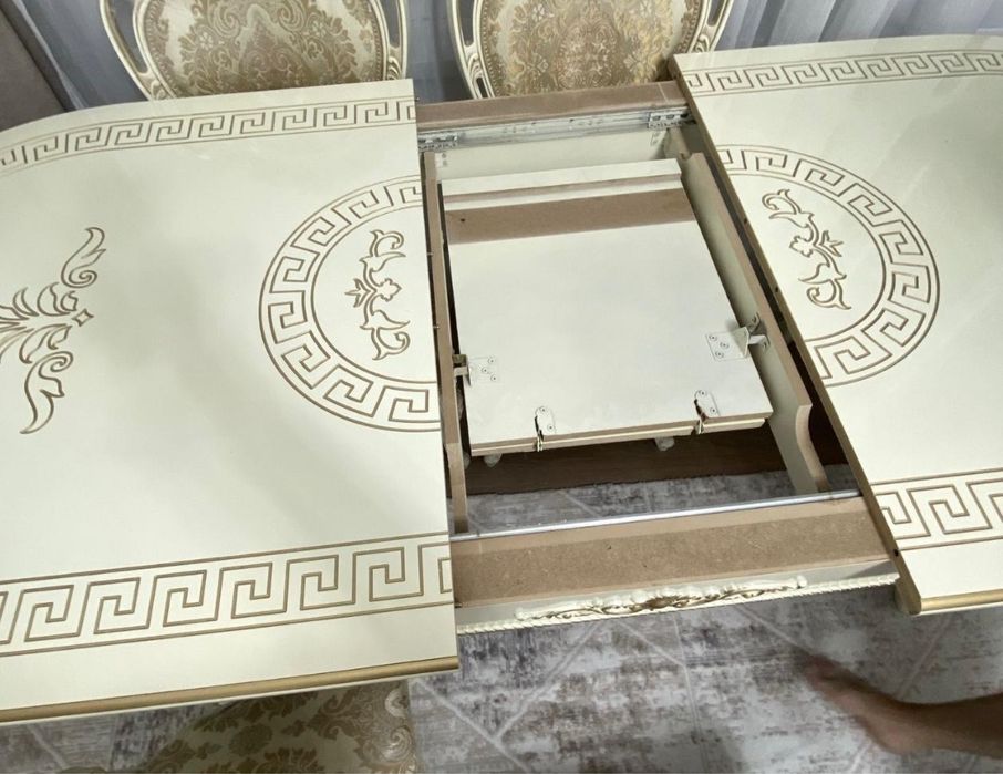 Продам стол (без стульев), в хорошем состоянии.