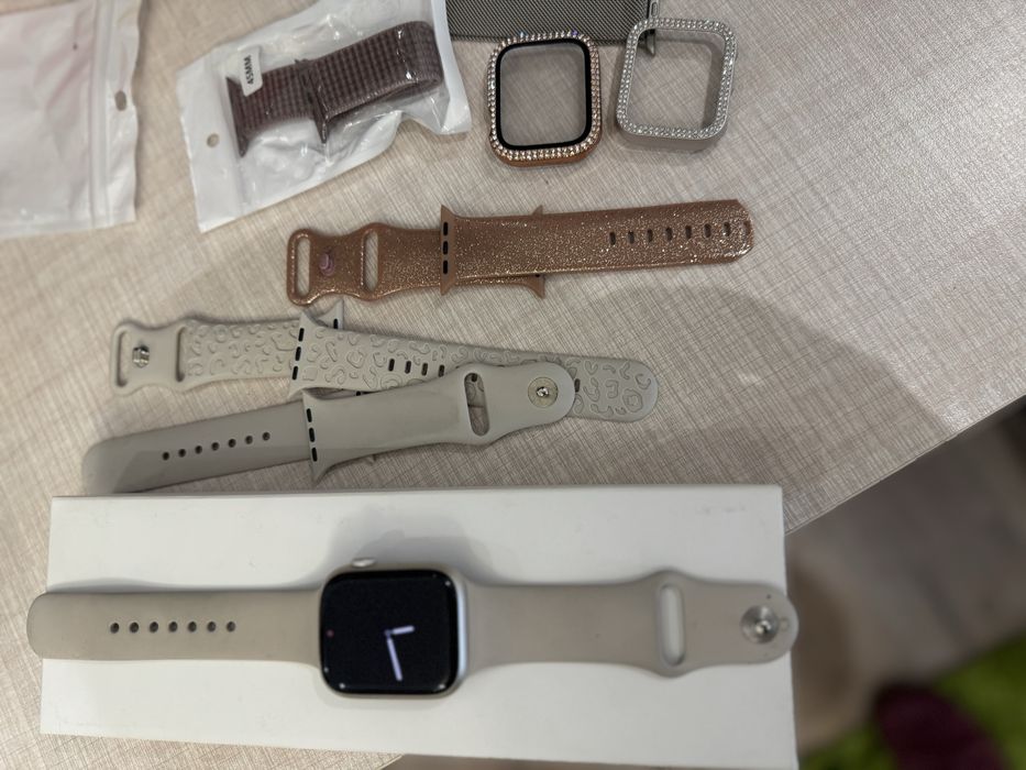 Apple Watch Series 9 - 45mm Starlight (алуминий)