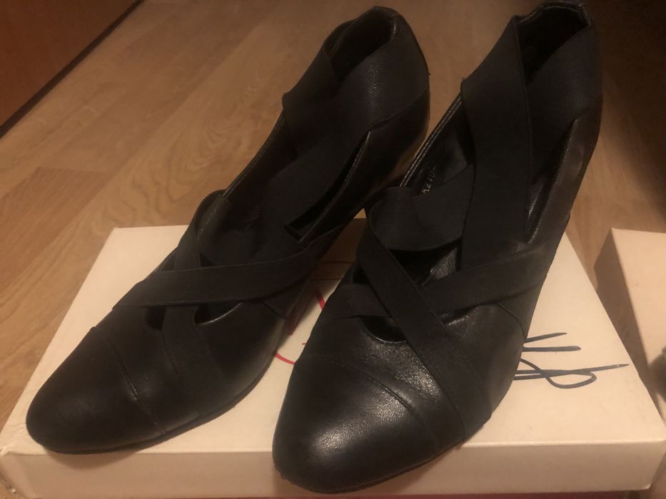 Вся обувь кожанная