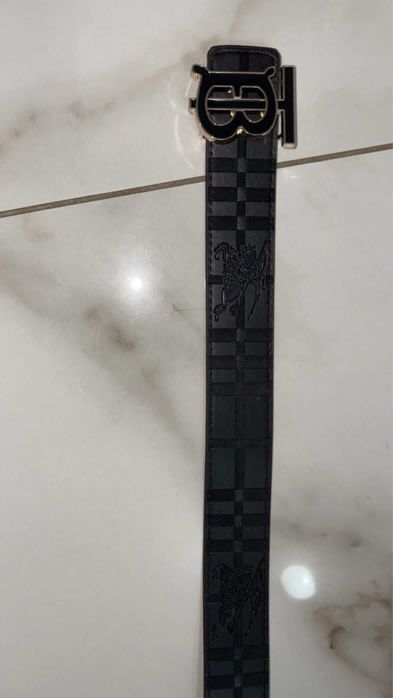 Curea Burberry nou
