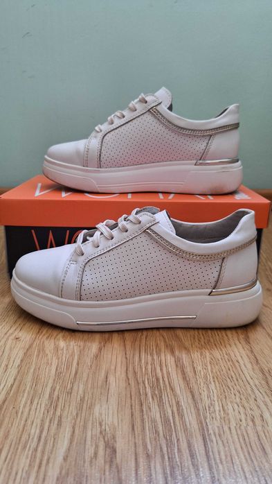 Летни обувки от естествена кожа