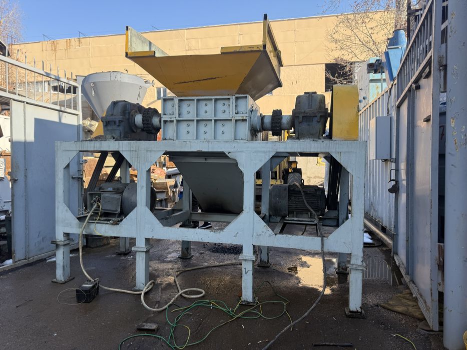 Шредер с вертикальной загрузкой двухвальный ДШК 600-600