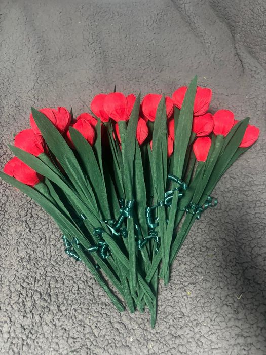 Лалета ,зюмбюли, рози и маргарити от креп хартия