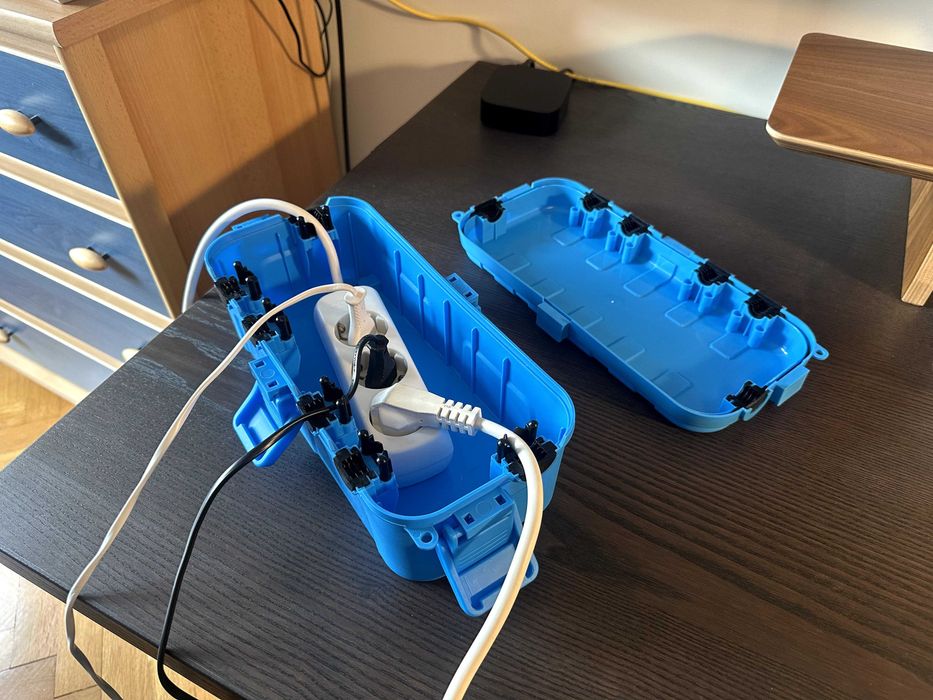 Водоустойчива кутия за кабели и разклонители (Dry Box)