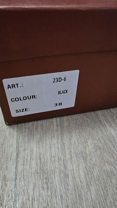 Продам новые ботинки