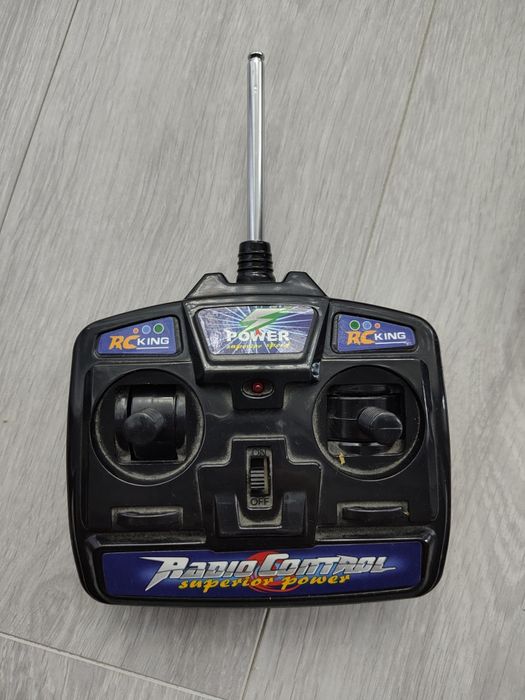 Mașinuță cu telecomanda pentru copii