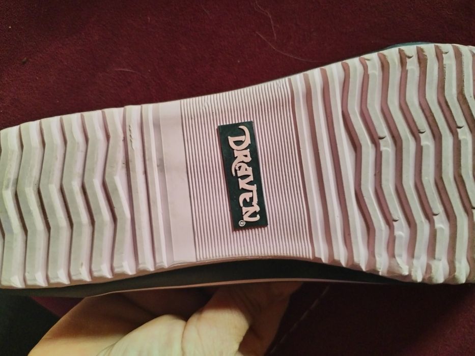 Чисто нови силиконови обувки