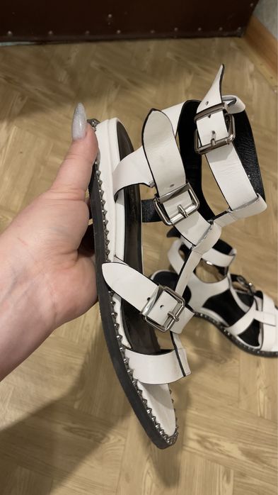 Сандалии белые кожа