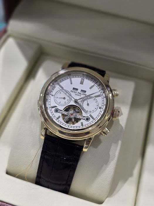 Модные и стильные Патек Филип с классическим циферблатом.