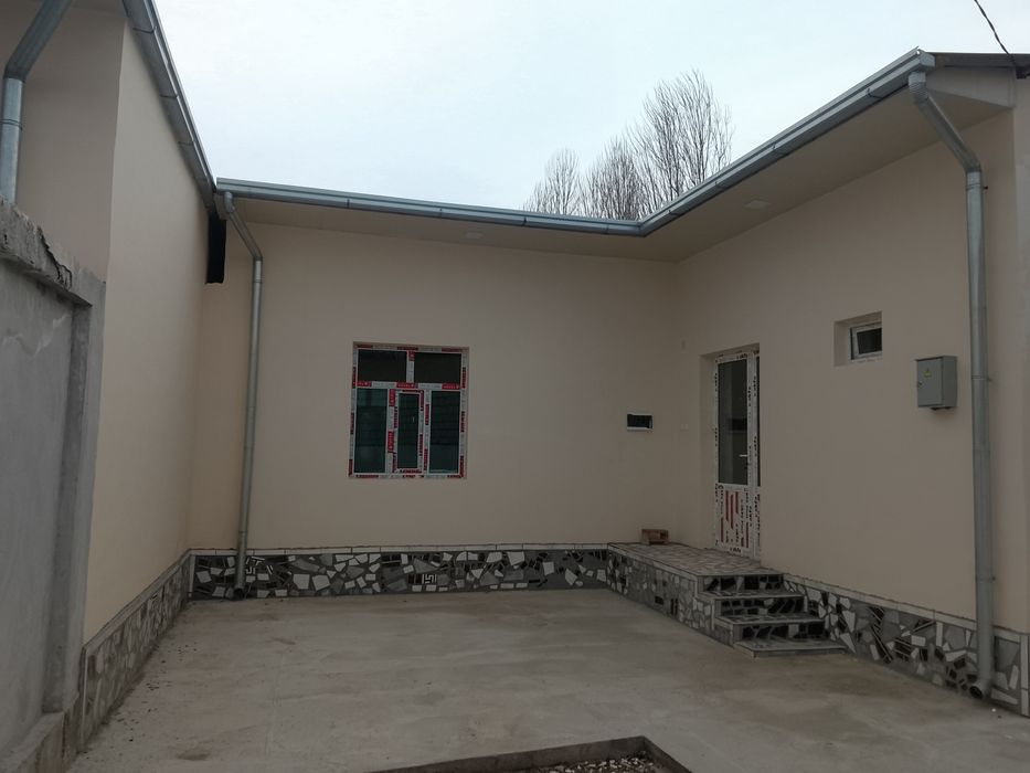 2 sotix 5 xonali yeng qurilgan uy sotiladi