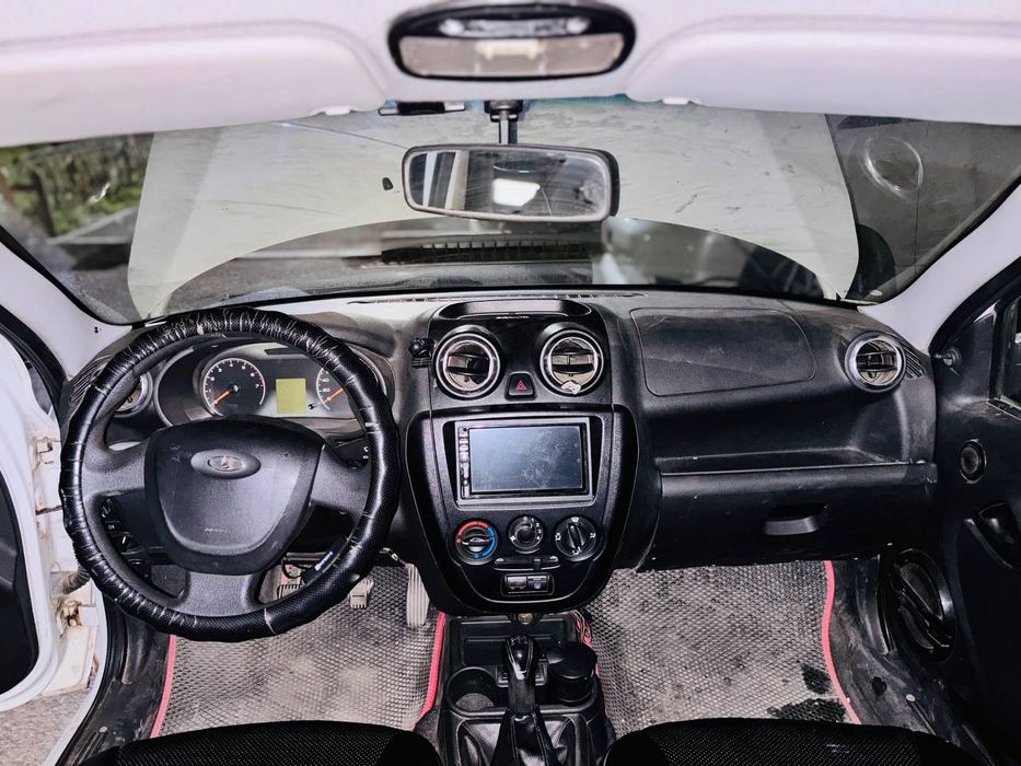 Чисто  салон почти новый