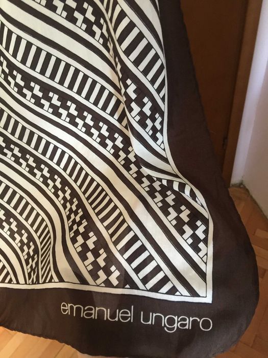 Дамски шал Emanuel Ungaro